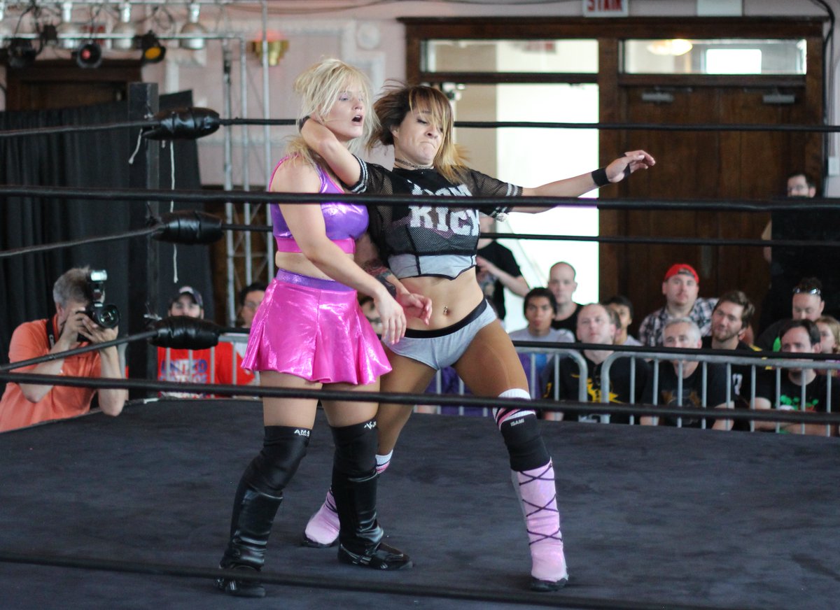 DAFALCON11's tweet photo. Shazza v Evie at #SHIMMER82 https://t.co/RYRSgPrFCP