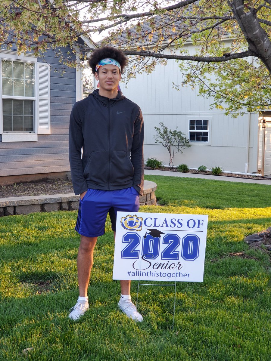 If you would like to purchase a yard sign to help us celebrate our William Chrisman 2020 Seniors please reply to this tweet and a Booster Club officer will get in contact with you. Signs are $20 #allinthistogether #gobears #classof2020weloveyou