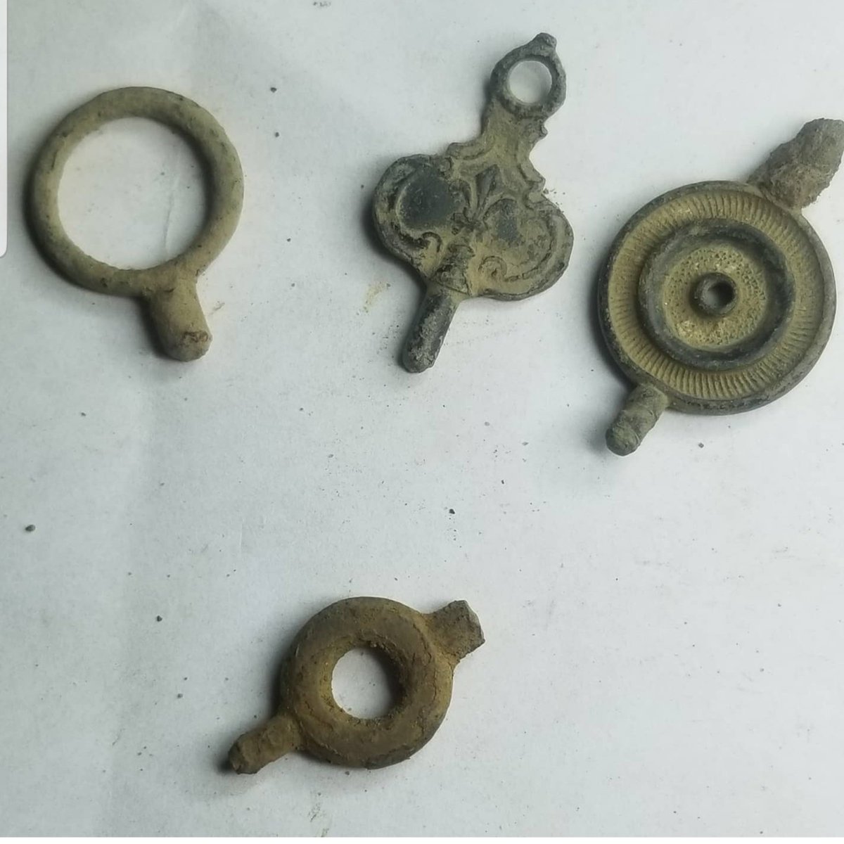 FINDER_BINDERS's tweet photo. πΆπ΅πΆ #Time is on my side π΅πΆπ΅#FINDERBINDERS #Old #PocketWatch π
#Minelab #Equinox800 #MetalDetector #Key #watch #Keys #beautiful #happyhunting
#DIGUS #digging #metaldetecting #history #dirtfishing #Detectorist #detecting #PocketWatchKey #gometaldetecting #RelicHunting https://t.co/3cYgeFNa8H