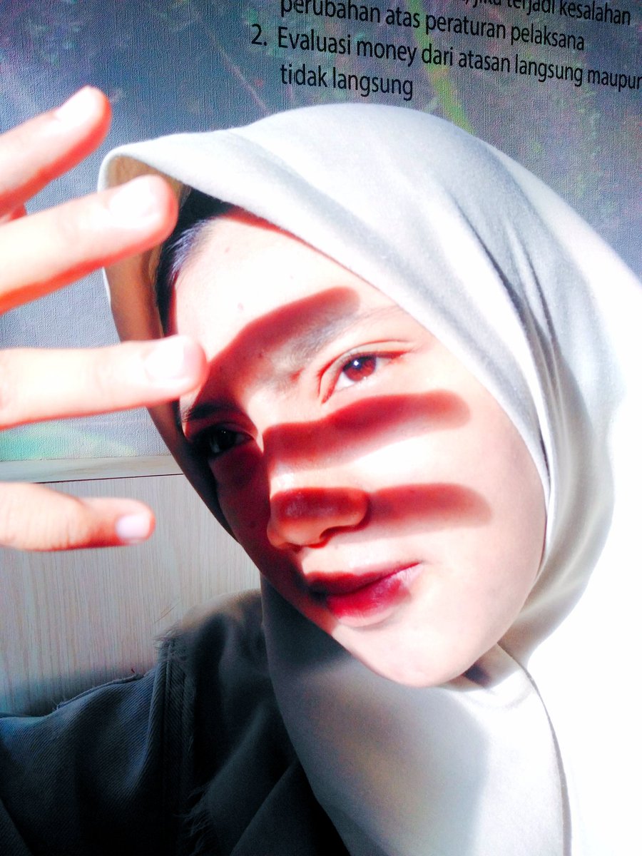 ak_wulan's tweet photo. Selain menghangatkan tubuh matahari juga mengurangi rebahaan yg perkepanjangan #SabtuRebahan 

#lfl #RECEHKANTWITTER #kocakbanget #HumorRecehKu #TwitterDown #AyoIkutiAturan #dirumahaja https://t.co/fU0bWyn0mX