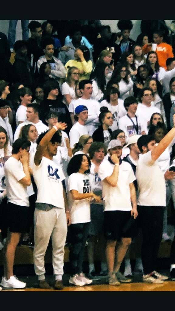 MrCathey21's tweet photo. This has been an amazing year, an unbelievable year, an unparalleled year. But itโs been a year that has shown exactly why we are who we are and why Family truly matters ๐๐พ
Weโre proud of everything you do and everything you are, Bulldogs๐๐
#ForTheFamilyFriday #NotFinishedYet https://t.co/IDOjbCo1XO