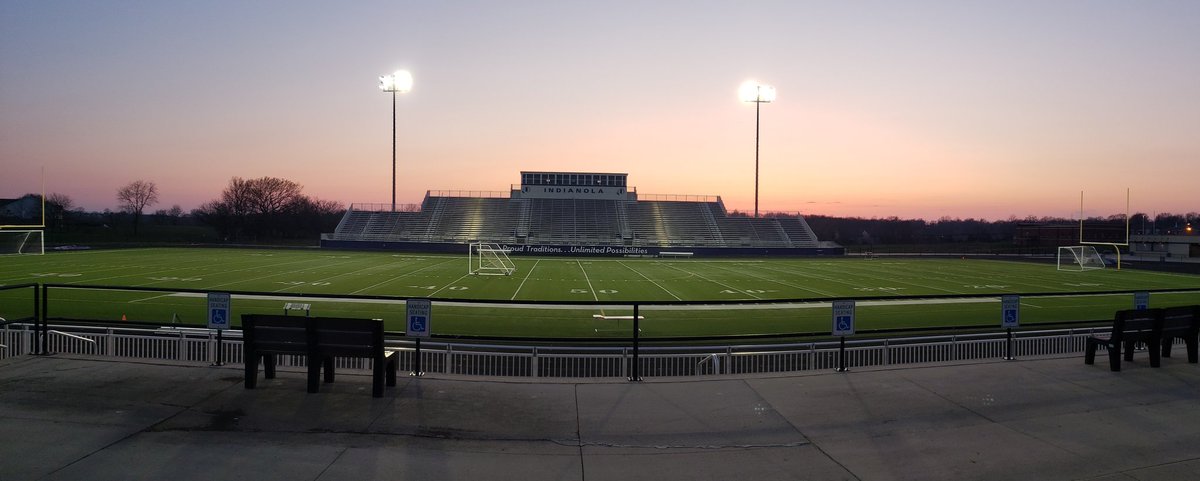 ihsindians's tweet photo. #lightupIA Indianola style! #OneTribe https://t.co/6c5M1Pwjwj