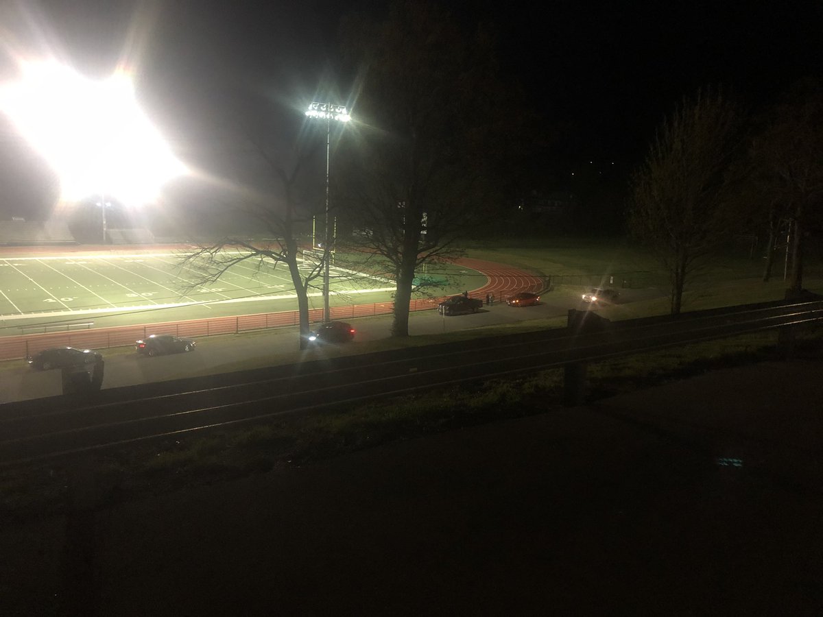 DeSotoHS73's tweet photo. The lights are on at De Soto supporting our great seniors! Dragon Pride class of 2020! https://t.co/20m2S5A2xB