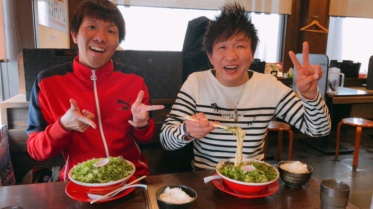 raion_onon's tweet photo. ウインズ平阪の紀州和歌山への中で
放送されている【スイング ナウ】の
リポーターをされている、すみたにさんの収録～中華そばまるだいの中継現場に立ち合わせて頂きました🎵
芸歴20年さすがのベシャリでした😽

#すみたに
#中華そばまるだい
#和歌山放送
#ウインズ平阪の紀州和歌山へ！
#swingnow https://t.co/THJeIG88EC