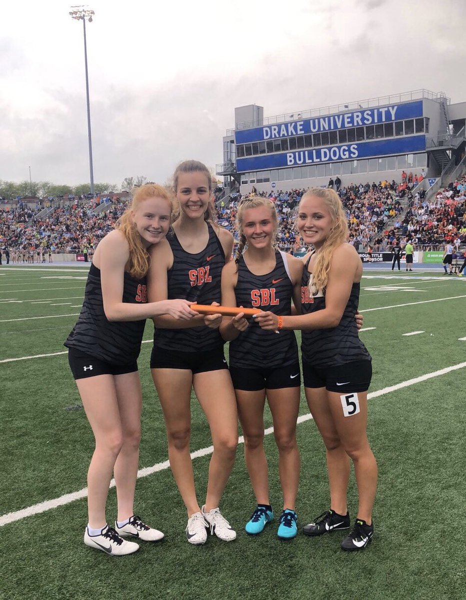 chloeblack09's tweet photo. thankful for these last four seasons running as a warrior🧡🖤/patriot ❤️💙 https://t.co/w6uWFICtCY
