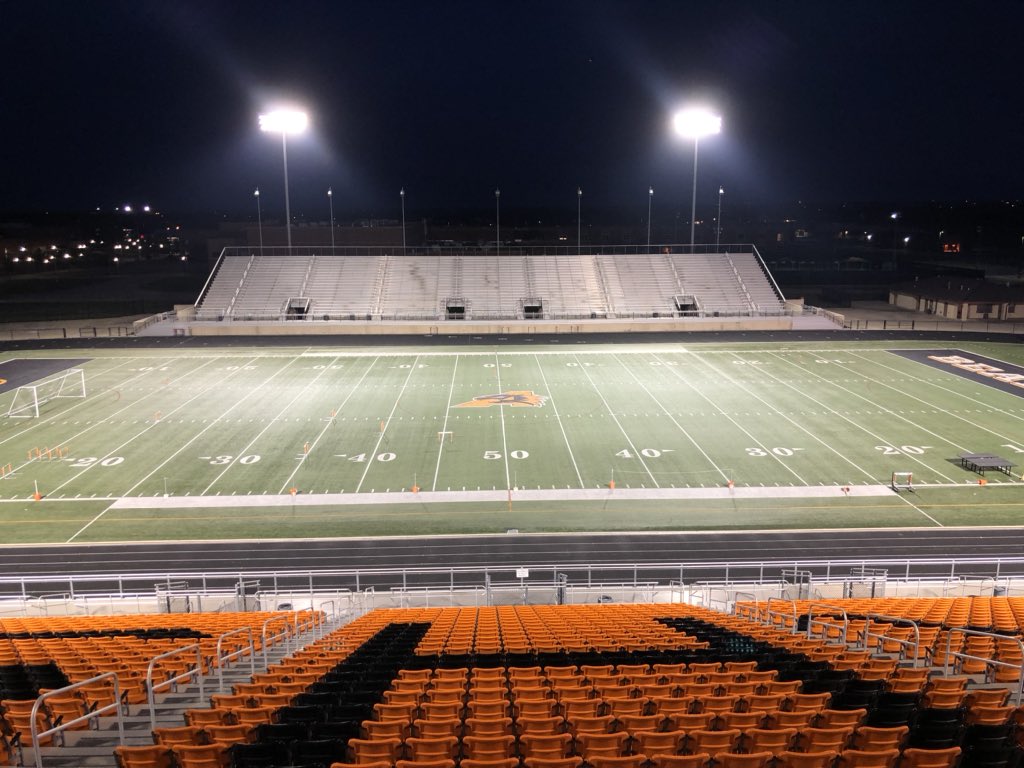 AledoISD's tweet photo. The lights are on in Aledo to honor our Bearcat Seniors! #Classof2020 #BeTheLight https://t.co/MxntZb9Ynl
