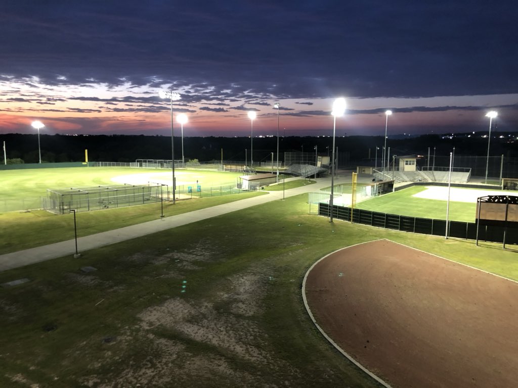 AledoISD's tweet photo. The lights are on in Aledo to honor our Bearcat Seniors! #Classof2020 #BeTheLight https://t.co/MxntZb9Ynl