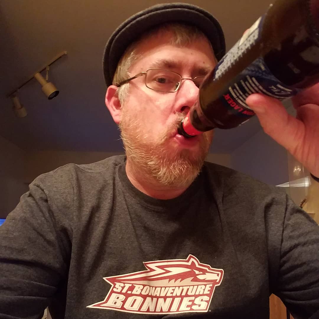 brian_bonafitz's tweet photo. Me & my buddy @SamuelAdamsBeer wishing everyone a fun #FridayNight! We'll get thru this...but beer certainly helps!! ๐บ๐๐ #FridayNightFitz #Weekend #BeerMe #FitzGirlsRule #SamAdams #QuarantineDadLife #StayAtHome #StayHealthy #SocialDistance #MenHaveBeards https://t.co/jedbErDjdj