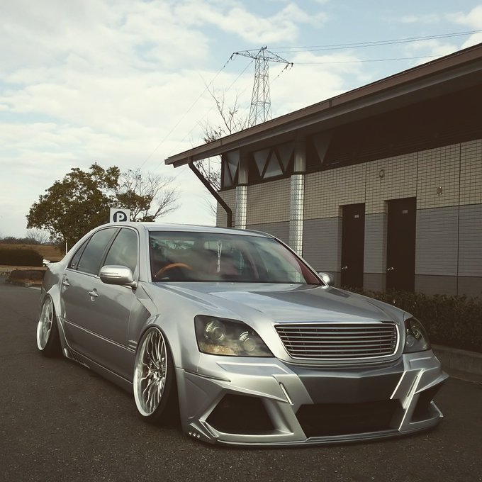 @orangeusagi629 もともとイラストレーターやっててVIPCARにはまりそっちの業界にいって今は両方やってる感じになってます😁✋絵は世界共通なのでいろんなジャンルやれたほうがいいですからね🎵これは雑誌の表紙になった時の車です☺️痛車も中にはありましたね😊笑
オラザクはレベル高すぎて…汗 