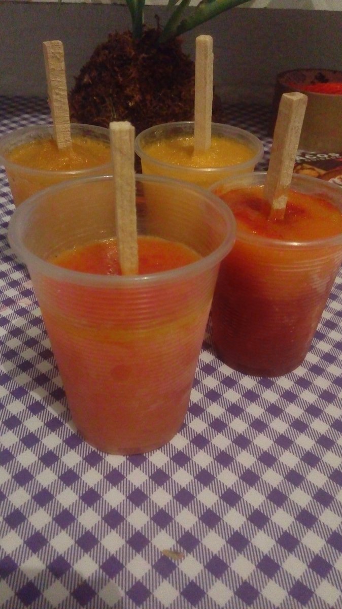 Como esto de la crisis arreció y ya no tendre dinero, ando ofreciendo Kombucha casera (500 mls en $40 y 750 mls $60) y paletas heladas de mango de temporada con chamoy ($10) Se hacen envios

Tambien acepto trueque porque aca se apuesta por la autogestión de la vida :)

RT paro :)