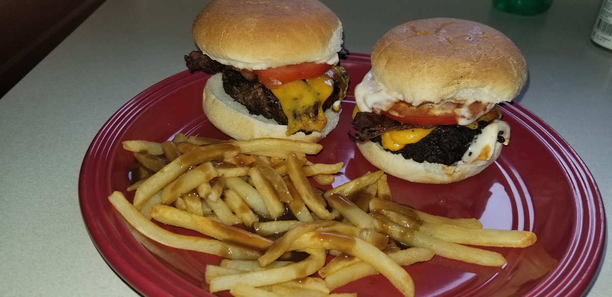 ShauneWalt's tweet image. With more time comes more responsibility to make awesome food!!!
Bacon and cheddar cheese stuffed cheeseburgers and fries with gravy.
#yum
#food
#ICanCook