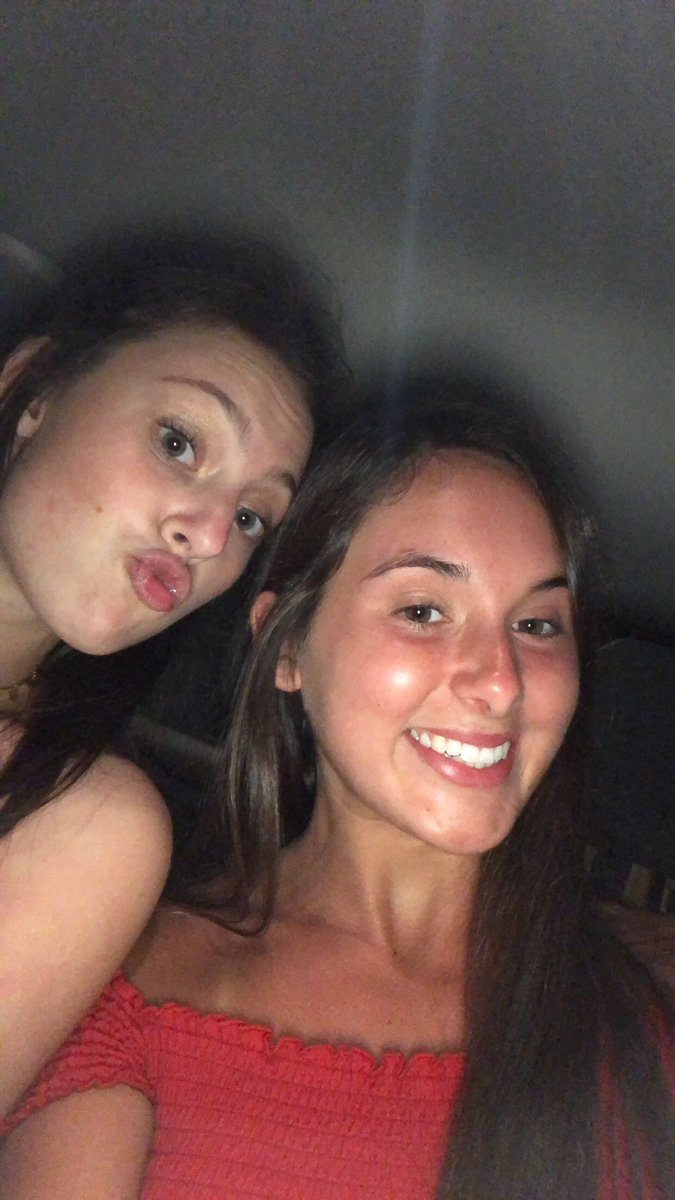 tayrae322's tweet photo. livi lynn!! happy birthday to the sweetest soul 🦋 so thankful for our friendship, love ya longtime 💛🌟 https://t.co/ILIY4sRHwf
