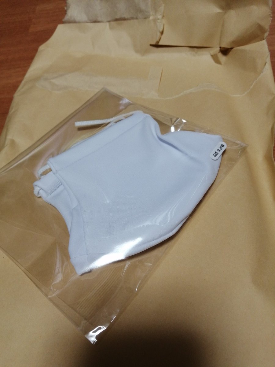 FANA_3's tweet photo. 水着マスク来た(￣▽￣;)水着素材ですよ、ほぼ水着！むはーっ、空気がうめー、深呼吸だ。紺にするべきかなやんだけど、白水着もいいよね。むはーっ https://t.co/bB1m6Y60bZ