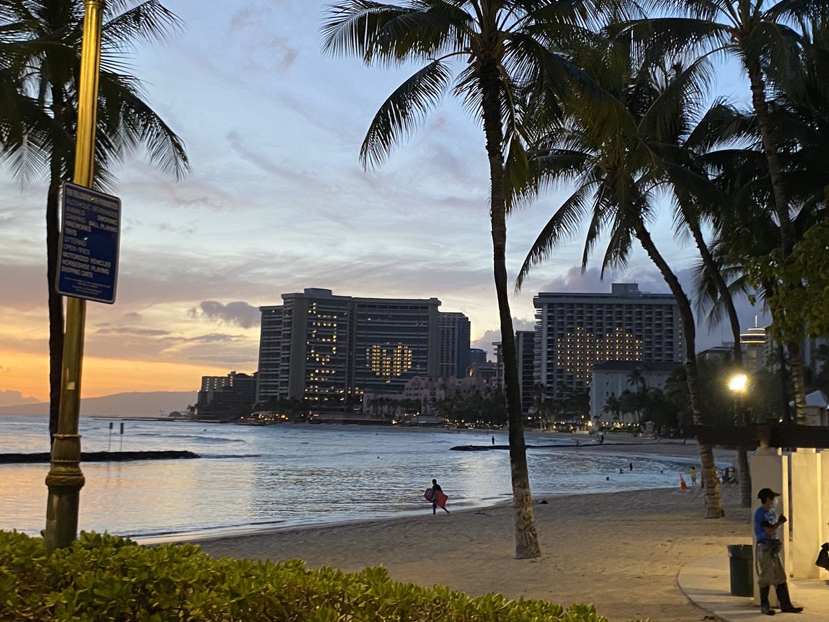 UHawaiiSoftball's tweet photo. Aloha! This is not an easy time for anyone, but thank you @SheratonWaikiki for this reminder to be kind. Go Bows! https://t.co/PNTpxLtMjt