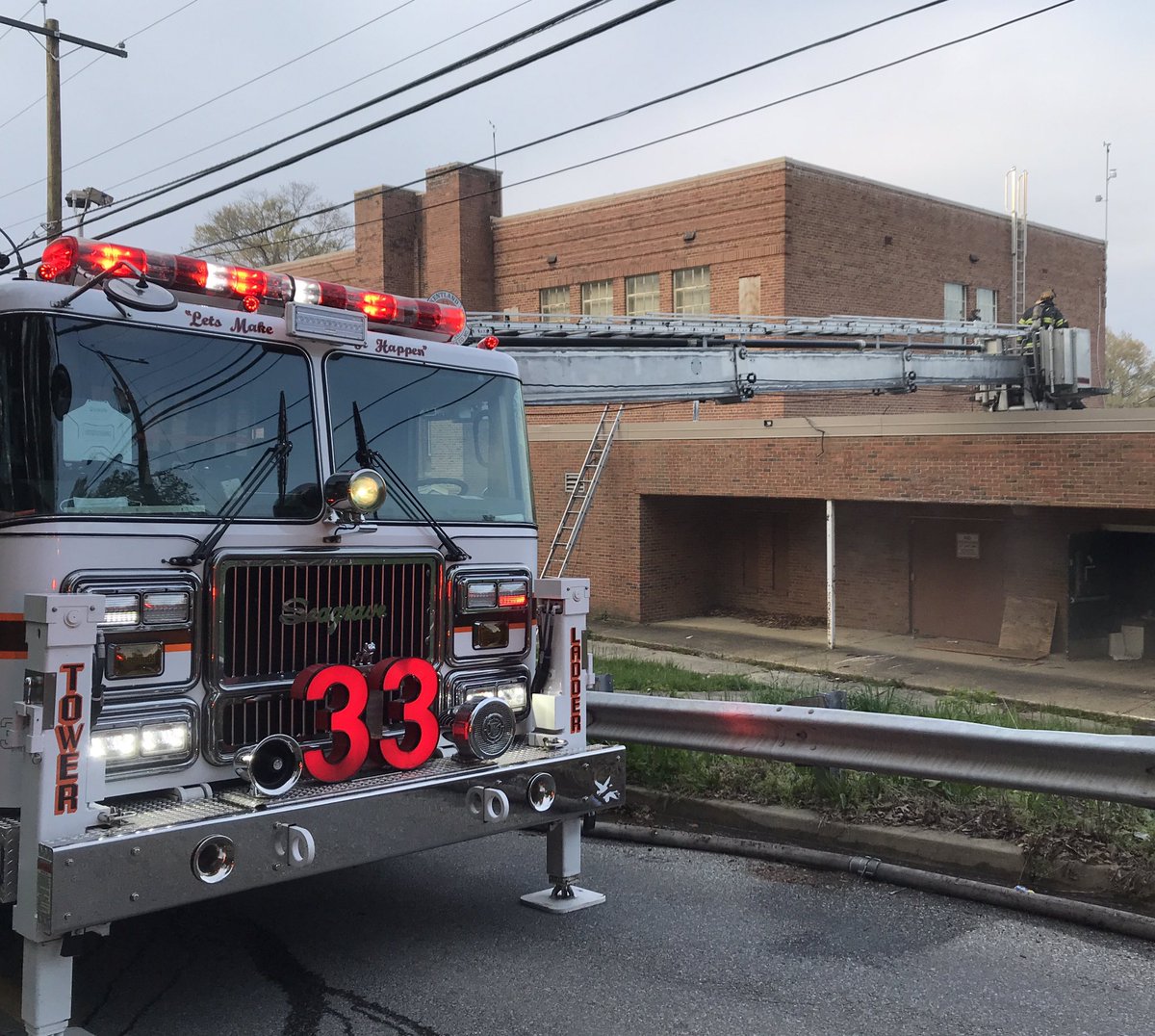 Kentland33's tweet photo. #Tower33 (1st truck) and #Engine332 (4th engine) run fire at vacant school in Co 5’s first due. Lyndon Elem School, closed since 2006, has been the site of several small fires since. https://t.co/6ZRrYus7gv