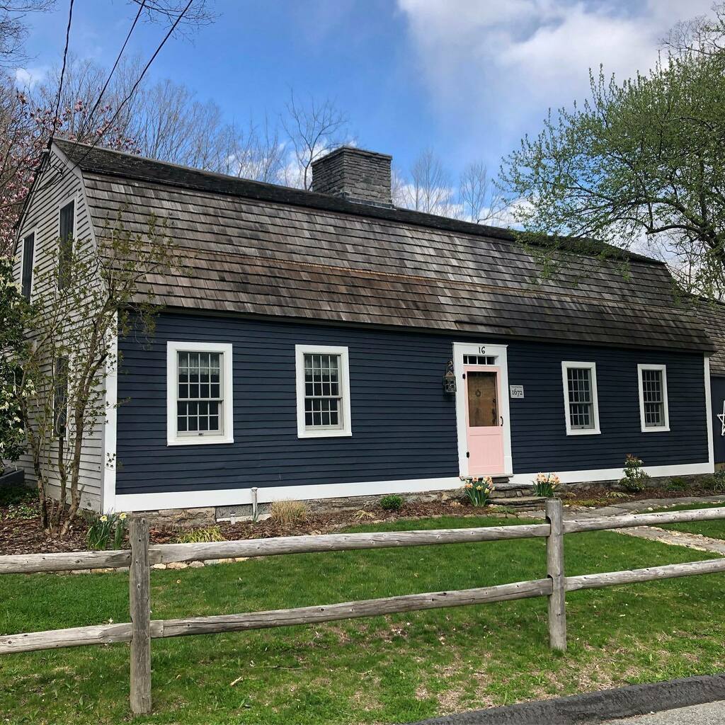 plbhalbert's tweet photo. The Thomas Dunk House, traditionally dated 1672, when Thomas Dunk II (1648-1683) acquired a deed for the land. He had a son Thomas (1678-1722), and it remains unclear when exactly the house was built and for which Thomas.
#vastearlyamerica #dunk #dunkin #chesterct #colonialโฆ https://t.co/CVuNVPlFSP