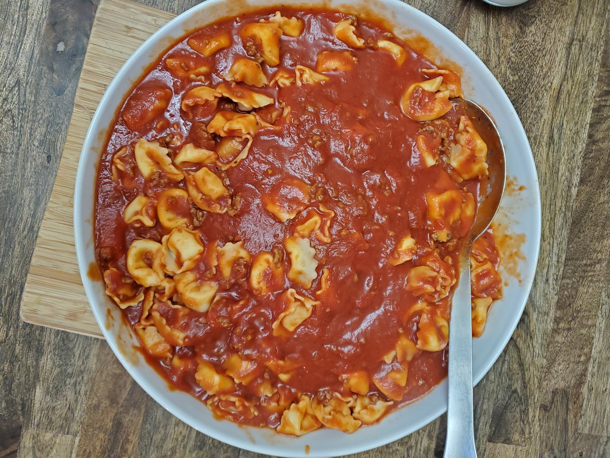 wandabaker_'s tweet photo. Freezer spaghetti sauce + tomato sauce with tortellini. #FridayNightSupper #isolationcooking https://t.co/kOOSfvZEyR