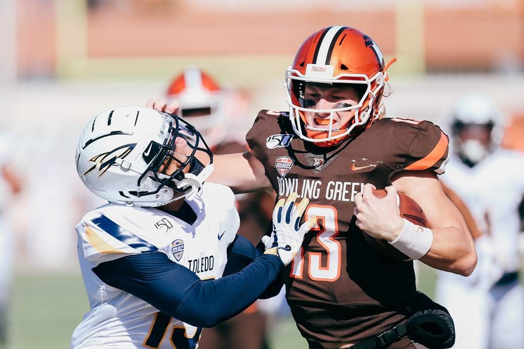 SICSICBGSU's tweet photo. @grantloy_13 enforcing social distancing before it was cool.
#BeatToledoWeek #Loledo #Toileto #WeightRoom https://t.co/NCmIorVvZ5
