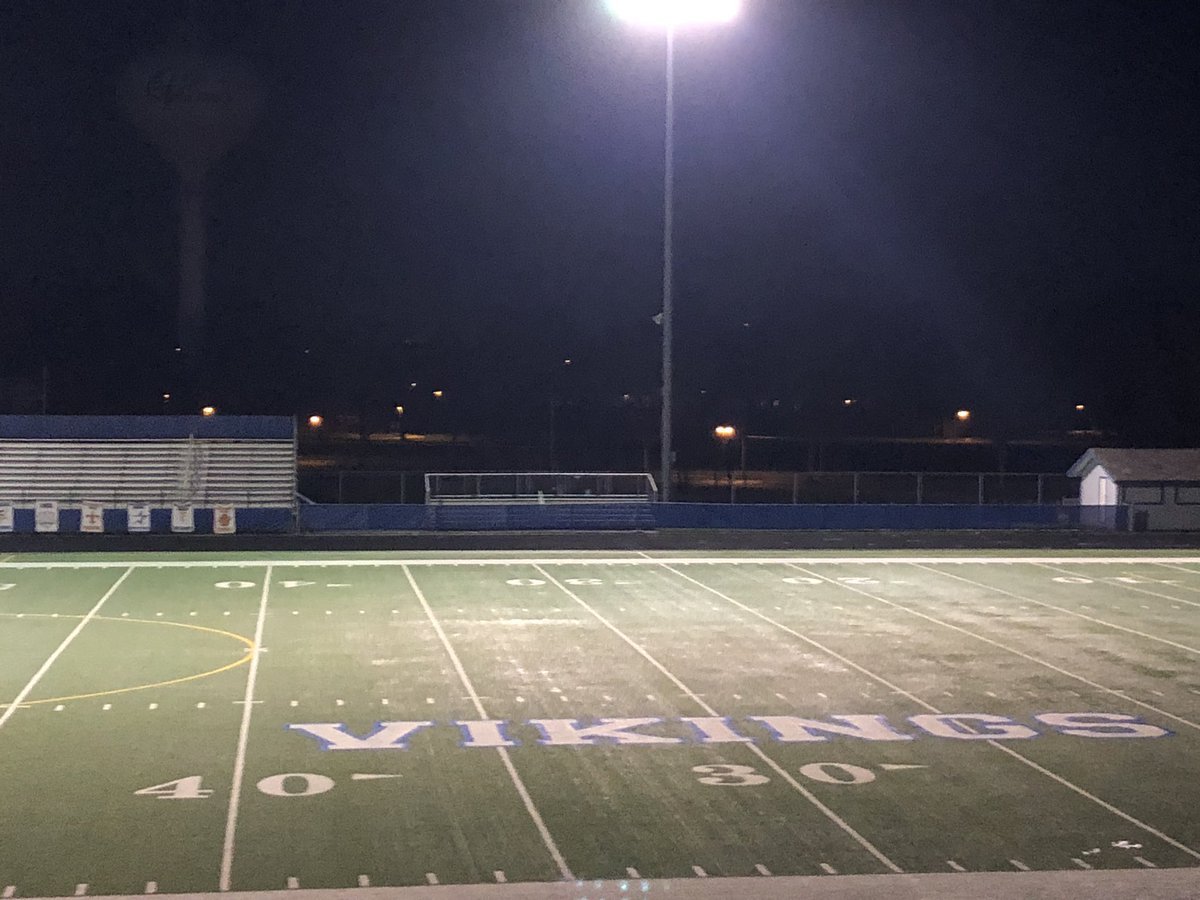 GHS_ILathletics's tweet photo. Turned on our stadium lights tonight from 8:00 -8:20 to show support for our healthcare workers, first responders, essential workers, as well as our @GHS_Geneva Class of 2020!  Go Vikings! @IHSA_IL #LightsForTheFight https://t.co/VDkq6pinkD
