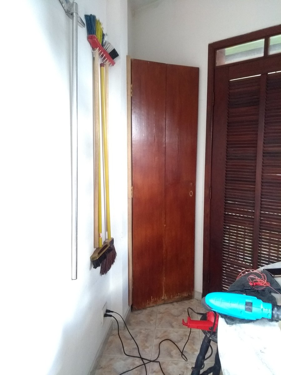 Jess_Amaral95's tweet photo. @biarsi É que são tipo estantes, mas coloquei uma porta... Fotos para ilustrar hahahaha https://t.co/Un5cuEWvxI