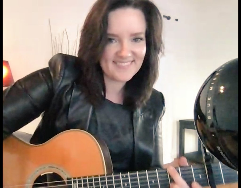 MandaBrown's tweet photo. Thank you @TheBrandyClark for your amazing Stage It performance, I felt like I was actually at your concert! You are the best! Love you! #NOMALL #NOWAFFLEHOUSE #HEY https://t.co/EDY7JjKywg