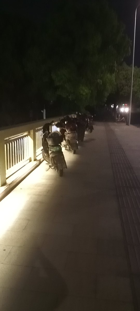 Raymond_87's tweet photo. People fishing at night  #Ningbo city of china# https://t.co/EMErCS1q8n