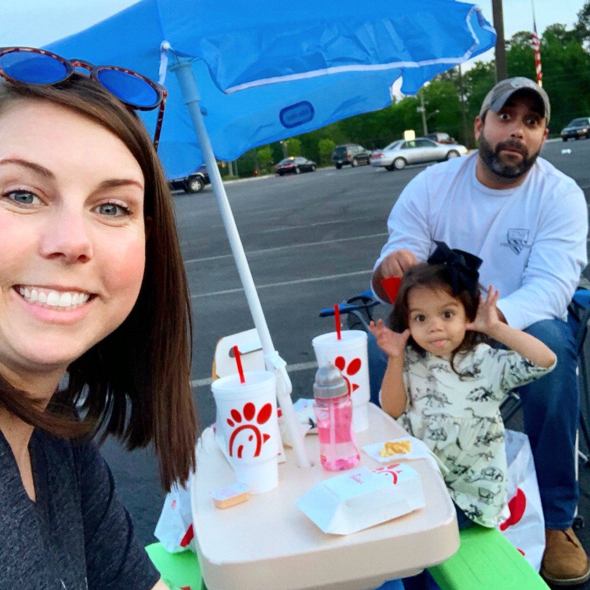 A parking lot picnic Friday night! #penelopejaymes #BYOTable #coronaquarantine2020
