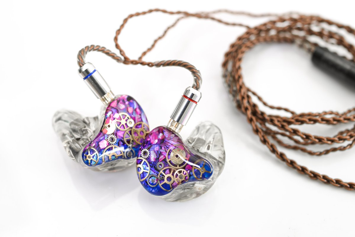 AureCustom's tweet photo. Reshell of Taobao's IEM with our steampunk faceplate.
#aurecustom #earphone #earphones #カスタムiem
#イヤホン #inears #iems #iem #ciem #custominears https://t.co/fQkMaKfqVg