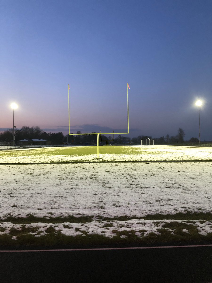 KHSBlueBullets's tweet image. Knoxville Seniors!