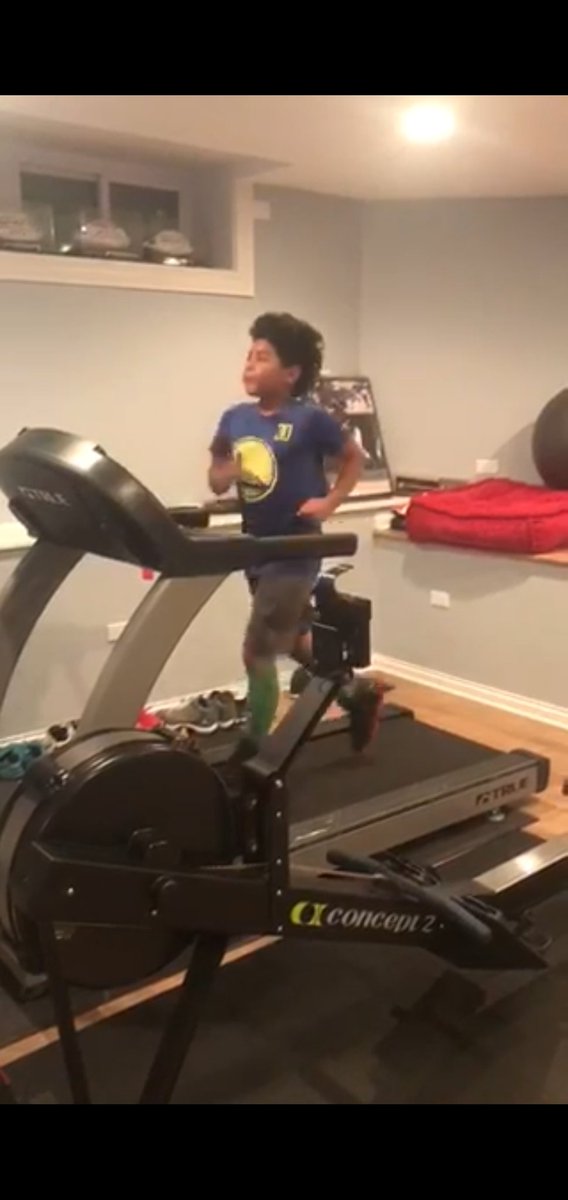 MrDWilliams1's tweet photo. Holmes School; Oak Park, IL (K-5) student continues to workout during the pandemic. https://t.co/9rENzzLBgr