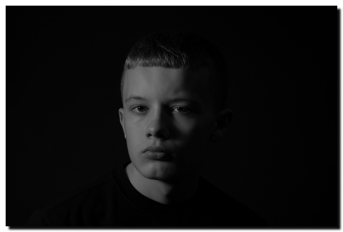 JohnMannick's tweet photo. portrait of my son ... jack ... if anyone wants to throw out a modelling contract i am sure he would be happy to pose, the lad loves himself hahaha #pose #loveshimself #portrait #portraitphotography #portraits @TheNorthernArt @NPGLondon @PortraitPBS @PortraitReserve @model_band https://t.co/Ej2hBm6bXE
