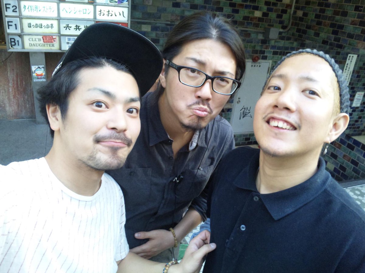 coro_sce's tweet photo. @djmurakamigo さんから好きな画像バトンリレーが回ってきたので！

@clubjbs (同じビル)の阿部とテッちゃん( @eight_nagoya )と5年ぐらい経つと見栄えが変わります笑

みんなで頑張ろー！

お次は

@DJKDAB @djjustyjp @SKYGREEN_HERO 

で　#BKSD 特集で！思い出画像よろ！ https://t.co/DX28GwNxTe