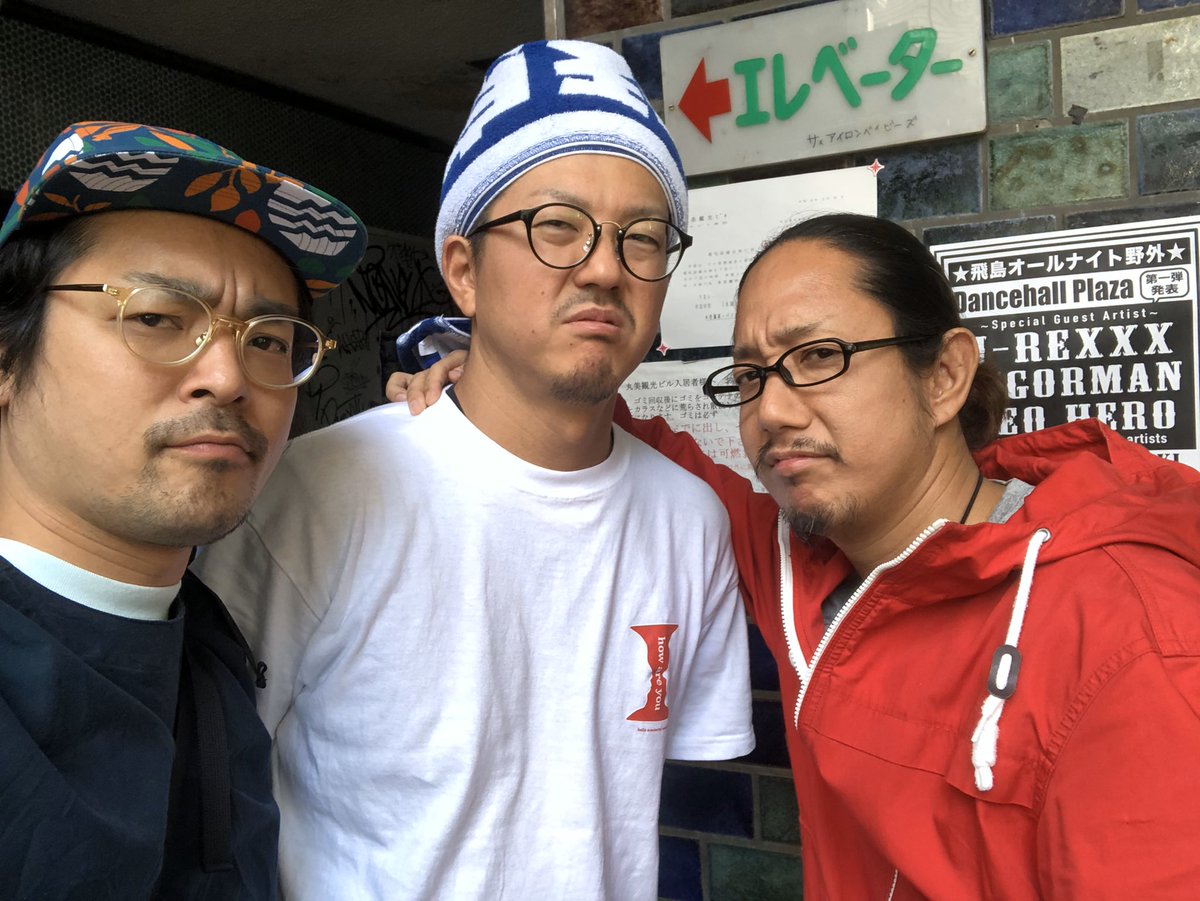 coro_sce's tweet photo. @djmurakamigo さんから好きな画像バトンリレーが回ってきたので！

@clubjbs (同じビル)の阿部とテッちゃん( @eight_nagoya )と5年ぐらい経つと見栄えが変わります笑

みんなで頑張ろー！

お次は

@DJKDAB @djjustyjp @SKYGREEN_HERO 

で　#BKSD 特集で！思い出画像よろ！ https://t.co/DX28GwNxTe