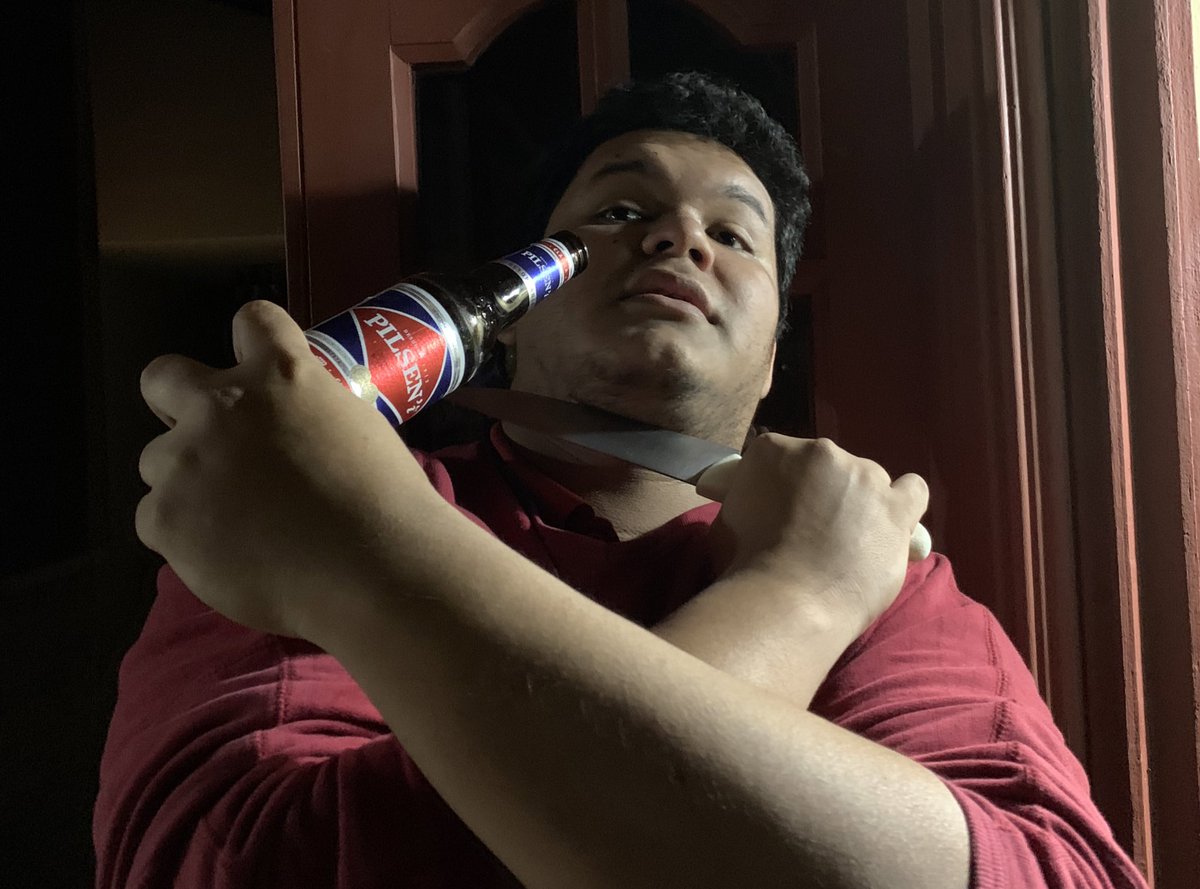 humbertogadea's tweet photo. Cuando te obligan a beber // pero eres tu mismo https://t.co/jEAUbAxo4D
