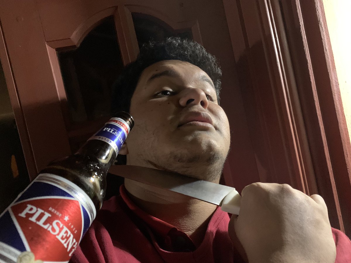 humbertogadea's tweet photo. Cuando te obligan a beber // pero eres tu mismo https://t.co/jEAUbAxo4D