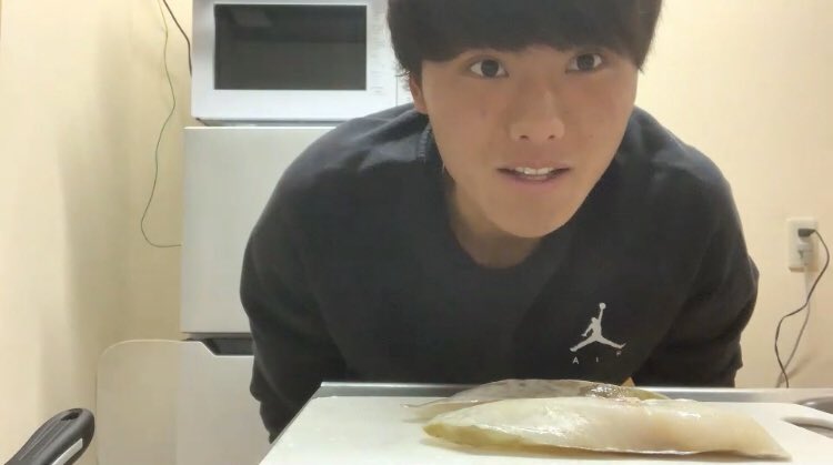 fcgifuDREAM's tweet photo. #StayHome  

今日は大西選手の手料理🍚
✅ご飯
✅白身魚のキノコあんかけ
✅ほうれん草とベーコンのソテー
✅キャベツとトマトのサラダ
✅味噌汁
✅納豆
✅みかん

料理の様子はＦＣ岐阜公式YouTubeにて後日配信予定😊

@rtr1124 
#大西遼太郎
#ＦＣ岐阜 #fcgifu #ICHIGAN https://t.co/3LVOv09fRu