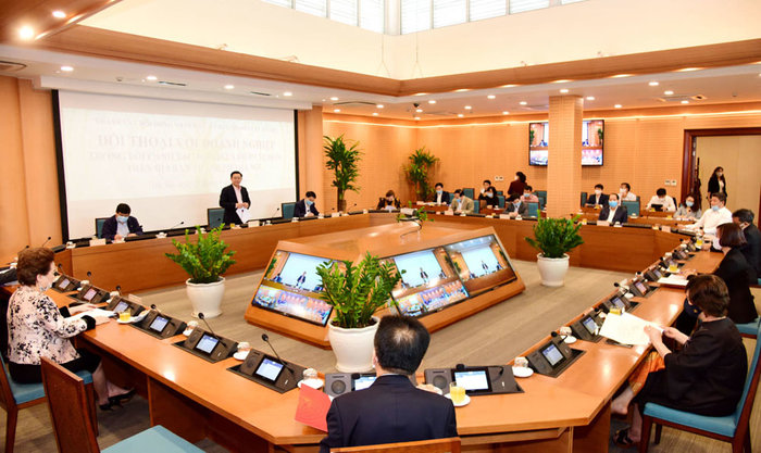 Hanoitimes2's tweet photo. Enterprises suggest reopening hotels, golf courses in Hanoi #Vietnam #Covid19 #coronavirus #ncov #Hanoi #pandemic #BRGGroup #VietnamAirlines #HoaPhat #Vingroup #NguyenDucChung #Smartcity
https://t.co/8kNHJBNN4C https://t.co/SW7sy17CsU
