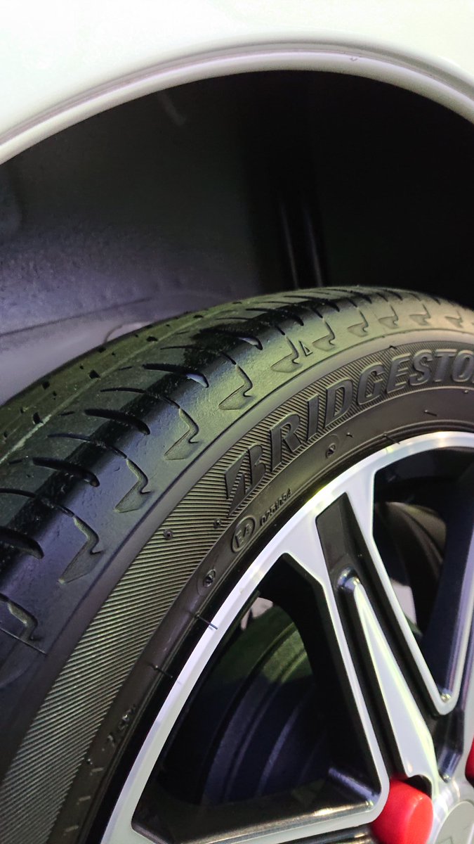 だい和 Rn お茶犬 お疲れ様です 車高が低い場合はタイヤハウスの中を洗う時にタイヤを回すを見て 昔を思い出しました 笑 今 小さい車でノーマルなんで手を突っ込んでタイヤハウス内を洗っています T Co Ceebejyr27