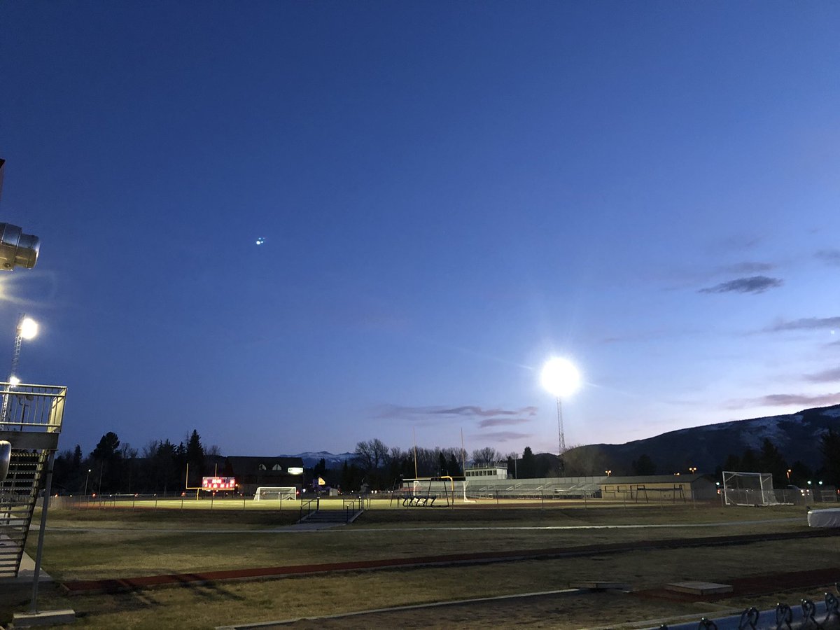 C_Havens22's tweet photo. Cody High School’s Spike Vannoy Stadium lit up as part of the #BeTheLightWY campaign for the 2020 seniors. #wyopreps #wyovarsity #wyosports https://t.co/vVD5cytGO2