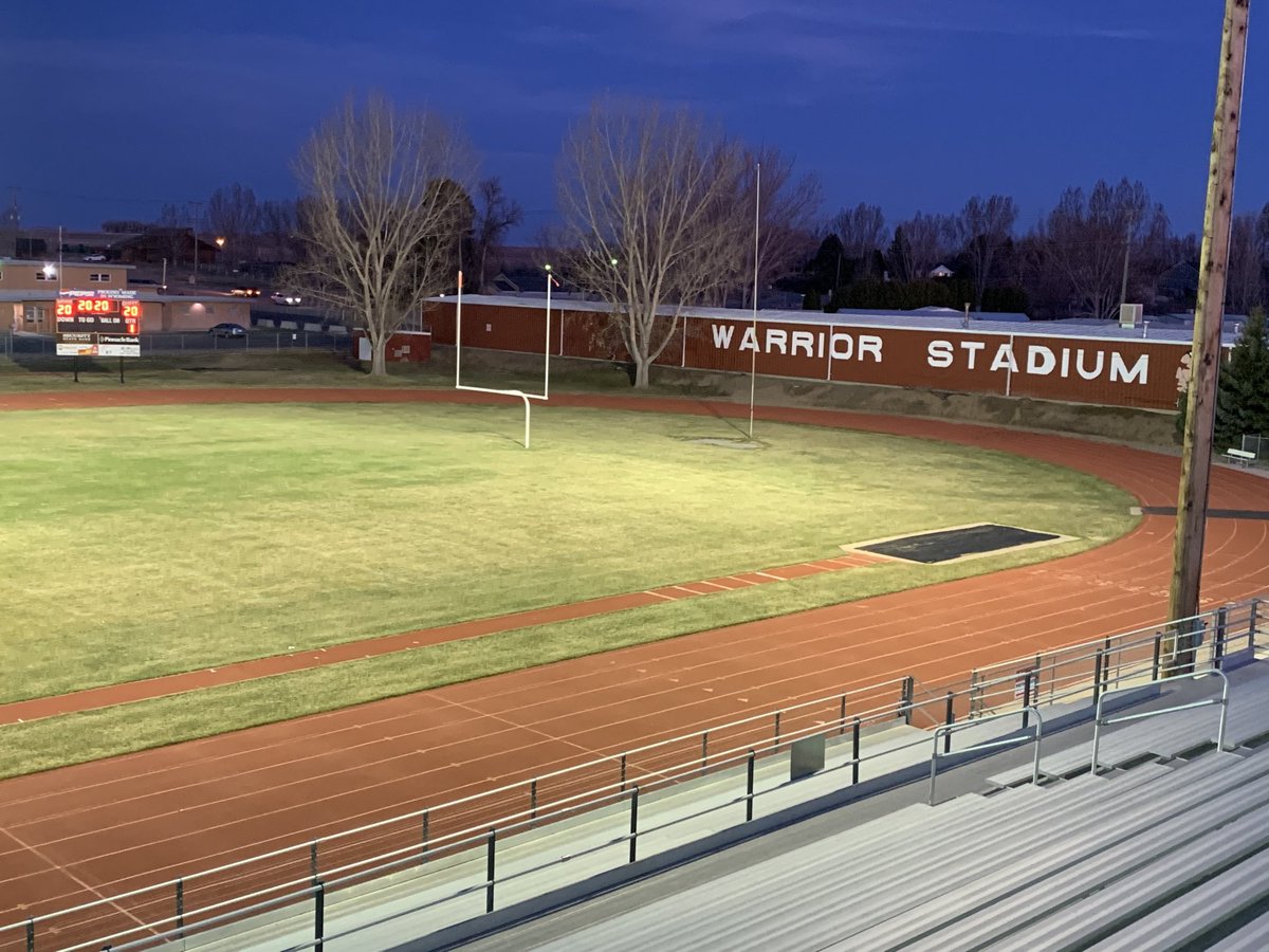 worland_hs's tweet photo. Great show of support from our community for our first Friday Night Lights. Thank you all so much. Stay safe and healthy. #BeTheLightWY https://t.co/EWgmXSJJIe