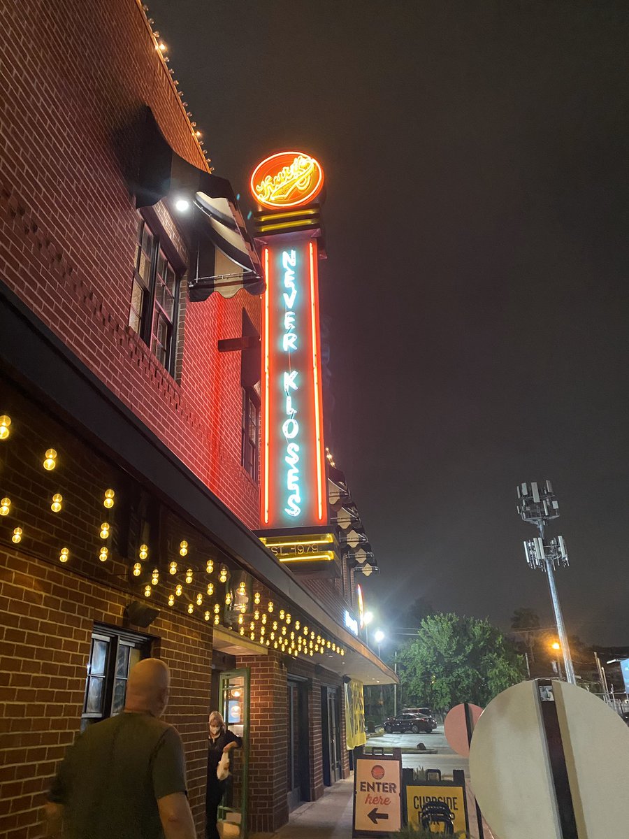 SeanTPendergast's tweet photo. #SPTakeoutChallenge Day 31 ... got a late start tonight, so we needed somewhere that NEVER CLOSES! Enter @KatzsDeli in Montrose! Cheesecake shake baybeee ... look to the cookie! If you can, support our restaurants.. #DedicatedToHouston https://t.co/Zd7x3GhrE4