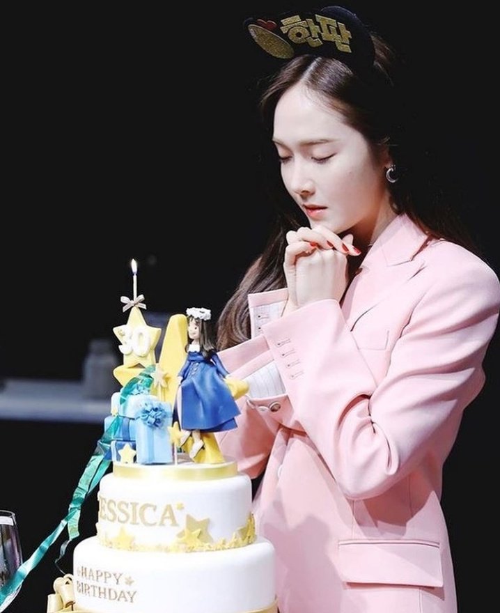 koasant's tweet photo. Happy Birthdayy to my 1st bias🌟🥰 #JessicaJung #HappyJessicaJungDay #HappyJessicaDay #SNSD #J #GirlsGeneration #GG #coridel #SM #kpop #birthdaygirl #IcePrincesSicaDay #JessicaJung #Goldenstars #Sone #GorjessSpazzer https://t.co/LZj2Asn6DX