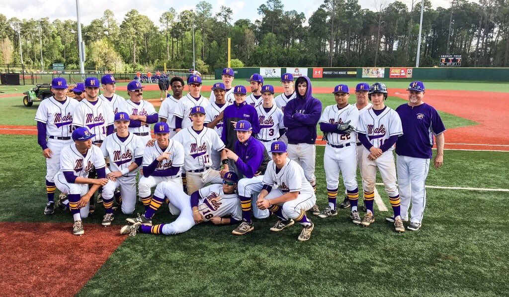 hogan_brownley's tweet photo. Nothing quite like wearing the purple and goldโผ๏ธ๐ฏ๐ค๐ผ #ForTheFamilyFriday #ForTheH https://t.co/7Z6x1Ir1LO
