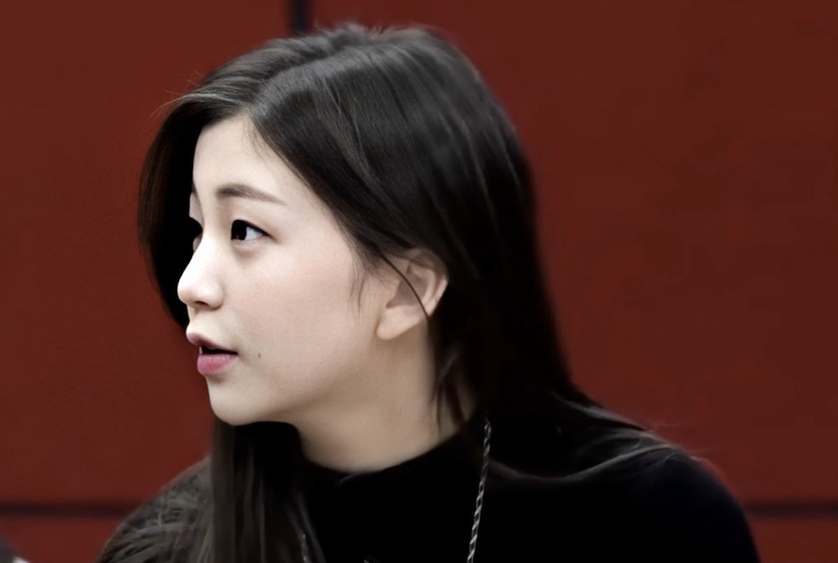 にじまる ナチュラルメイクだと圧倒的な赤ちゃんなのにメイクしただけで強い女の子になれるの凄い 2 3 4枚目の赤ちゃんが1枚目のお姉さんと同じ人なの言葉失う アンユナ 虹プロ 虹の架け橋