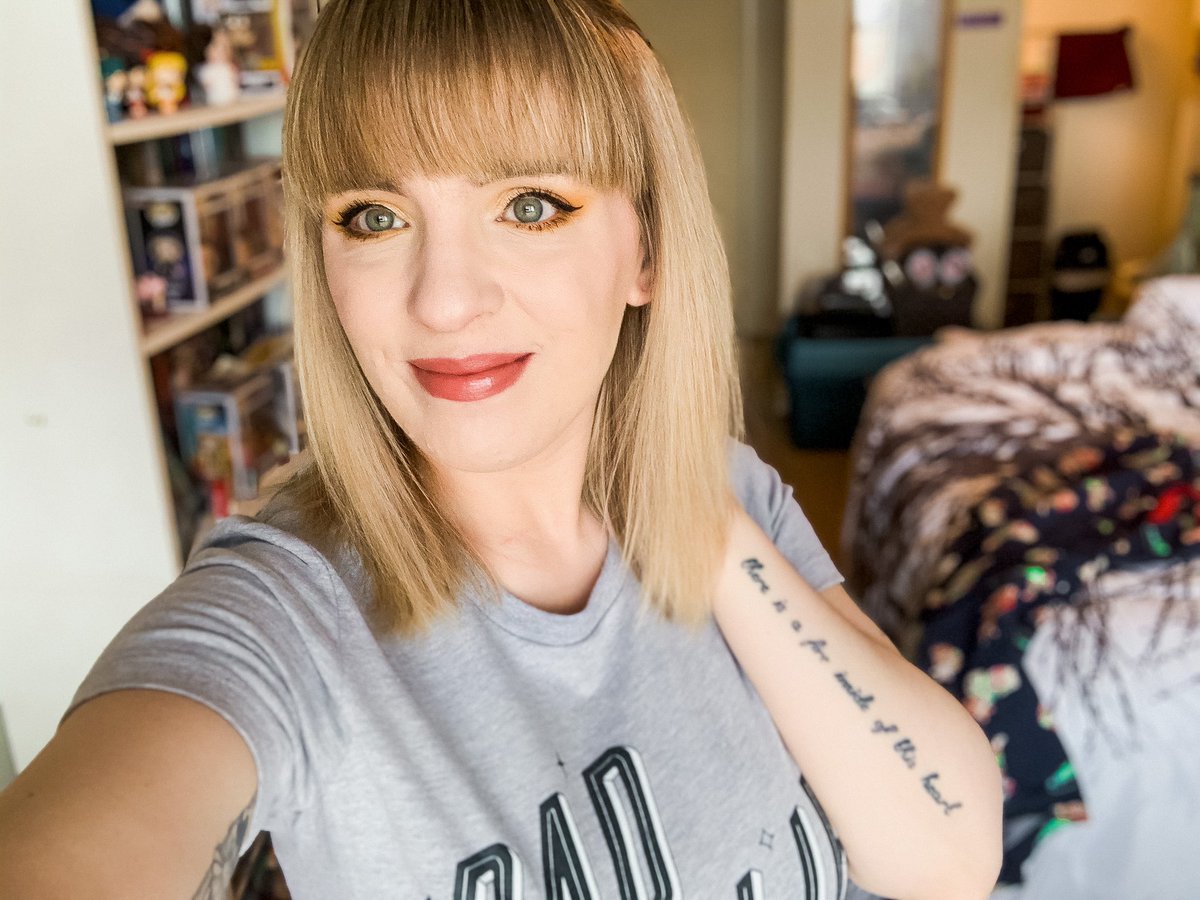 thdarkIing's tweet photo. my @MeltCosmetics rust palette finally came and i am in love. great excuse to put on a full face today #meltrust https://t.co/xGikDMdKVo
