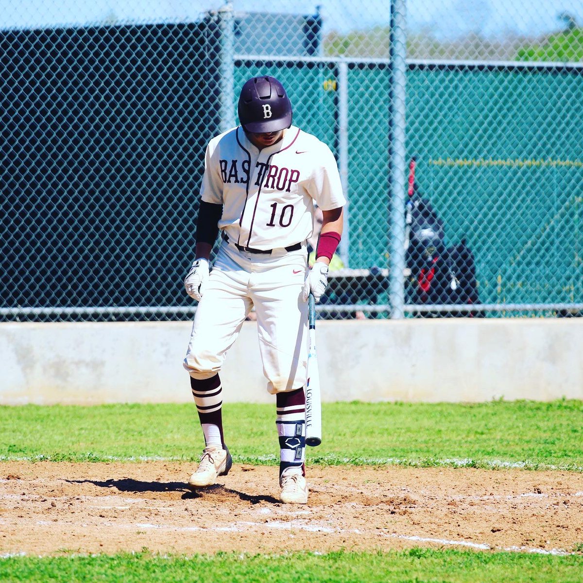 Xavier_w8's tweet photo. Well I want to start off by saying I love all my teammates and I know yall feel the pain too. never thought my baseball career would ever end but it has and I’ve never felt so much pain from losing you! Thank you for them white lines and that tough dirt😭@FanstandATX @payten_btx https://t.co/PVaTx2kMvb