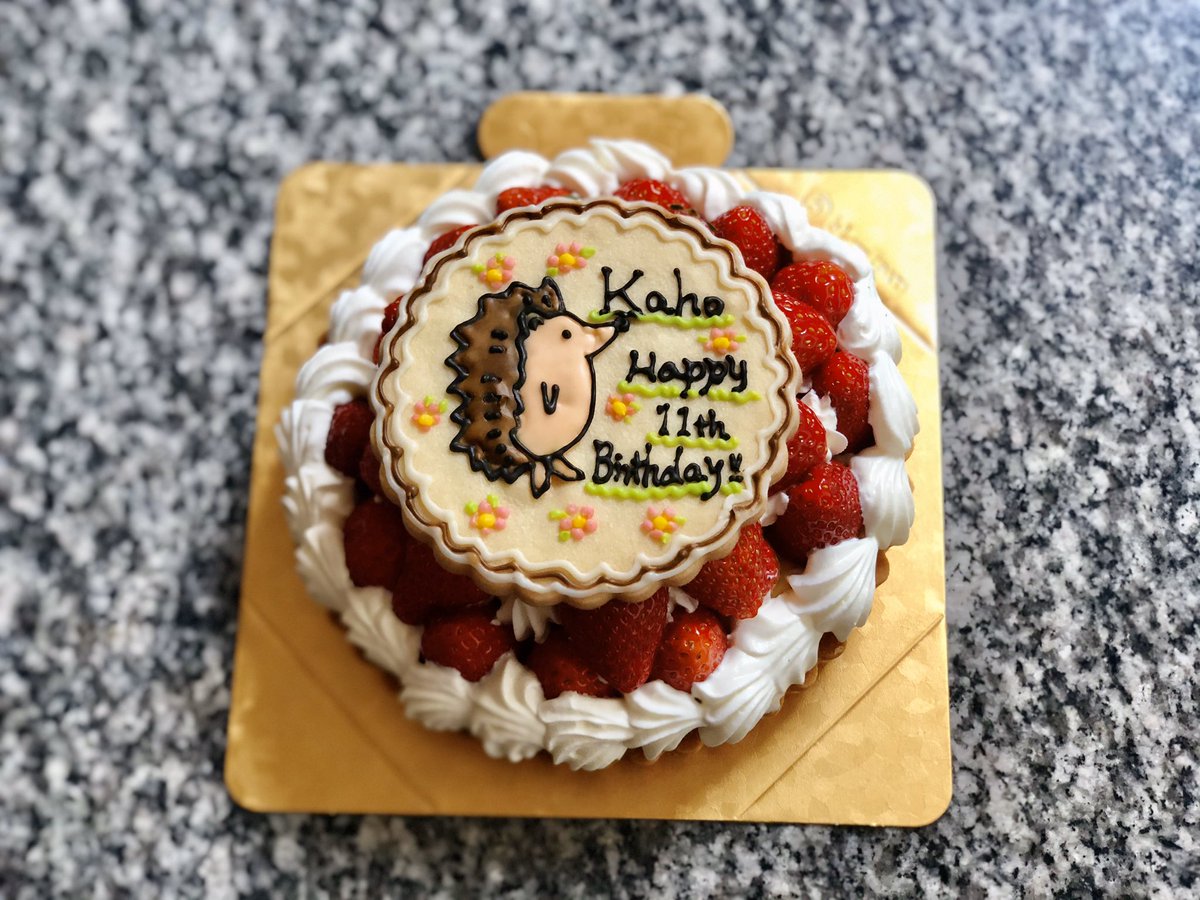 Bo Peep ボーピープ いちごのタルトのお誕生日ケーキ 知人のお嬢様に毎年ハリネズミのプレートでお作りしているお 誕生日ケーキです 今年はいちごのショートケーキではなくて いちごのタルトに 吉祥寺カフェ バースデーケーキ いちごのタルト