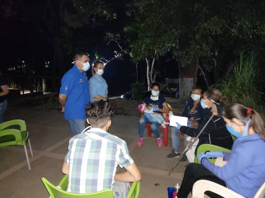 vmsfelicidad's tweet photo. Con la presencia del Viceministro para la Suprema Felicidad Social Pueblo @pestanaajl actualizamos la lista de personas que están bajo nuestro resguardo para que puedan ser trasladadas a sus estados de residencia. Principalmente Táchira, Zulia y Mérida. #AtenciónMédicaDeCalidad https://t.co/rIiCywVtfp