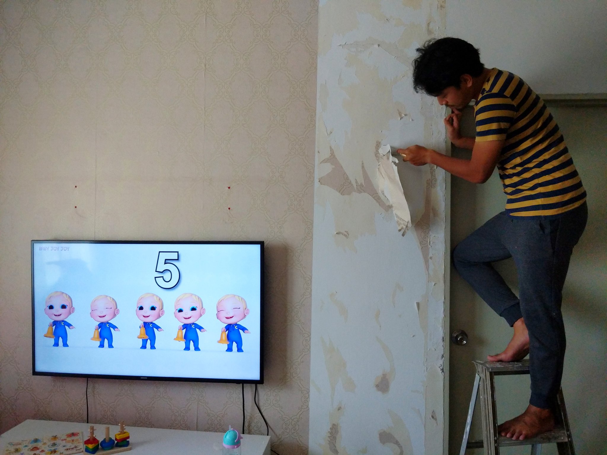 Tanyaquantamax On Twitter Tolong Bagitau Cara Paling Pantas Nak Tanggalkan Wallpaper Nak Patah Pinggang Patik Dah Ni