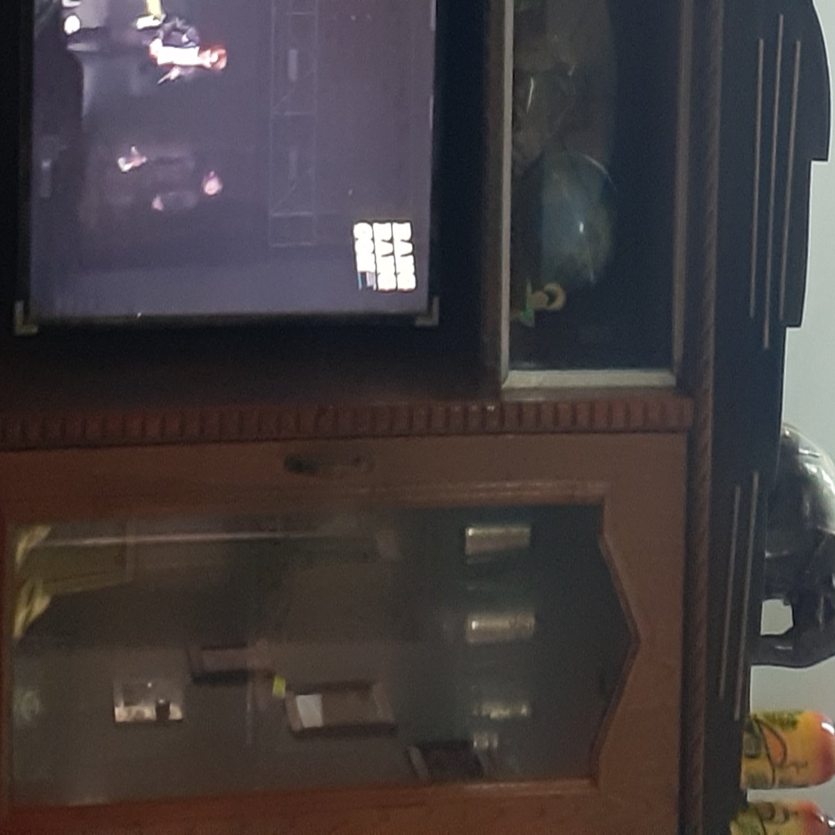 anahaskook's tweet photo. Im gonna watch on TV as long as my family allows 😎
#BANGBANGCON 
#BTS_concert_at_home 
@BTS_twt https://t.co/1o6OZXJ9sG